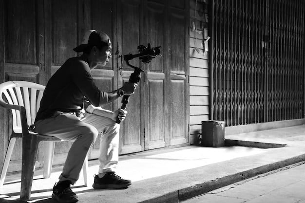 A historical black-and-white photo of a Brazilian film crew shooting a scene on set in the 1950s or 1960s, showcasing vintage film equipment and fashion. The image should evoke a sense of nostalgia and the evolution of Brazilian cinema.